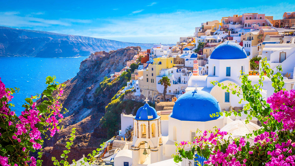 Uncover the Beauty of Oia on Santorini Island, Greece | Geovea